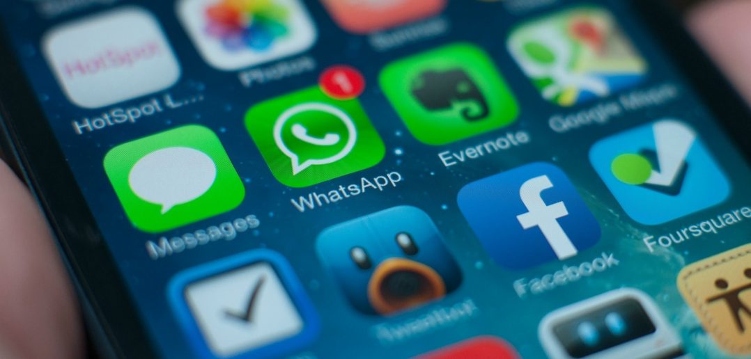 iPhone Giriş Ekranı Üzerinde Mesajlar Uygulama Simgesi