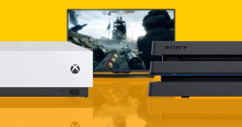 Bir 4K HDR TV önünde PlayStation 4 Pro ve Xbox One S